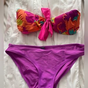 Aerie swimsuit. Size Medium top and Size Small bottoms. Can be sold separately!